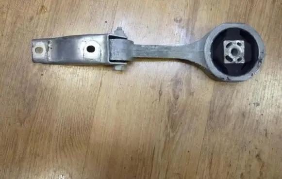 Volkswagen Polo V 6R Engine mounting bracket 6Q0199851AJ VD654