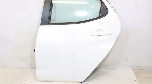 Toyota Yaris XP210 Rear door