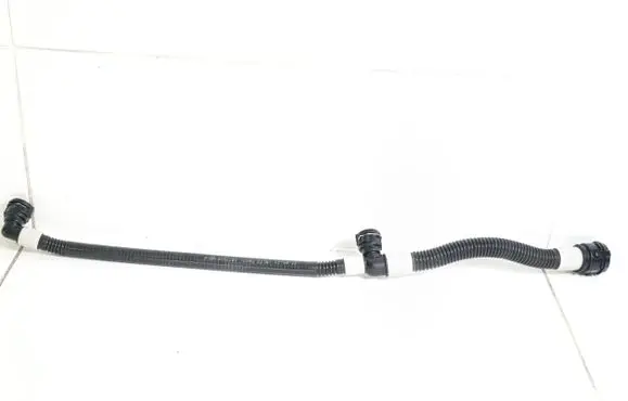 Tesla Model Y Electric car engine cooling hoses/pipes 107757600F