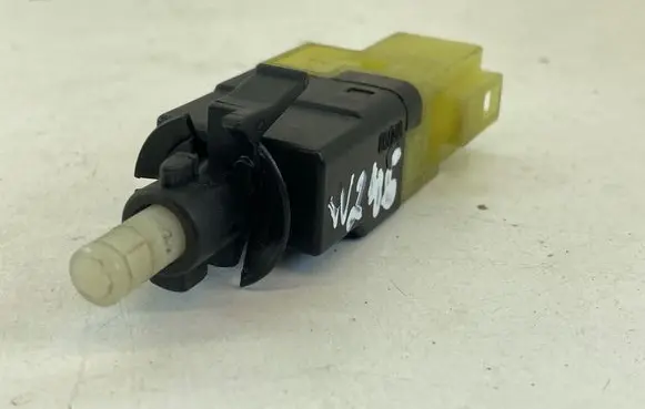 Mercedes-Benz B W245 Brake pedal sensor switch A0015454409