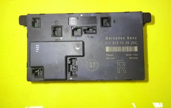 Mercedes-Benz E W211 Door control unit/module 2118701226