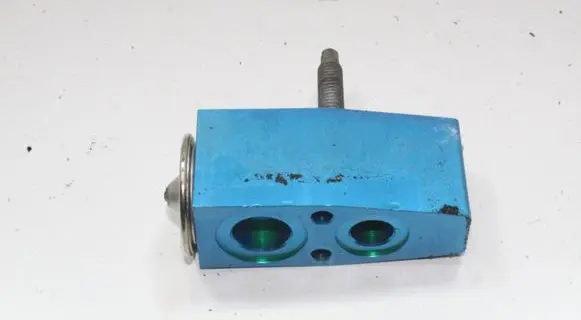 Maserati Ghibli Air conditioning (A/C) expansion valve DT547001