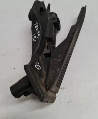 Volkswagen Touran I Accelerator throttle pedal 1T1721503H 6PV00868900