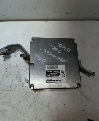 Toyota Avensis T220 Engine control unit/module 89661-05310