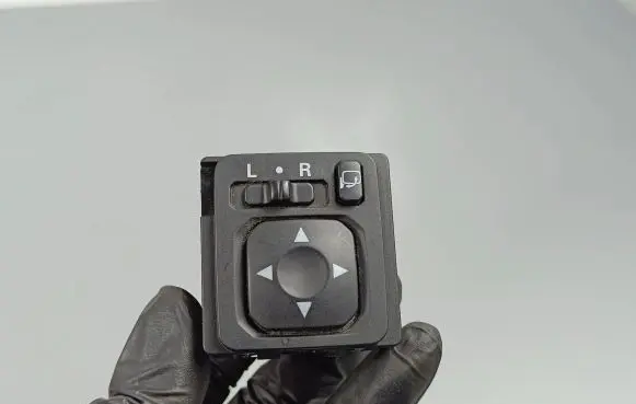 Mitsubishi Outlander Wing mirror switch