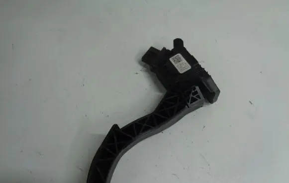 Volkswagen PASSAT B8 Accelerator throttle pedal 5Q1721503F 6PV01062100