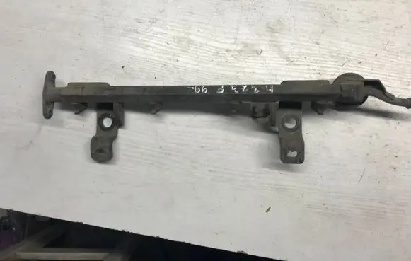 Mazda 323 F Fuel main line pipe