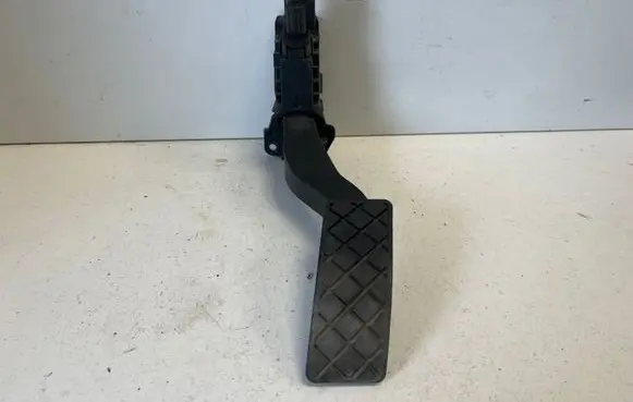 Volkswagen Golf VII Accelerator throttle pedal