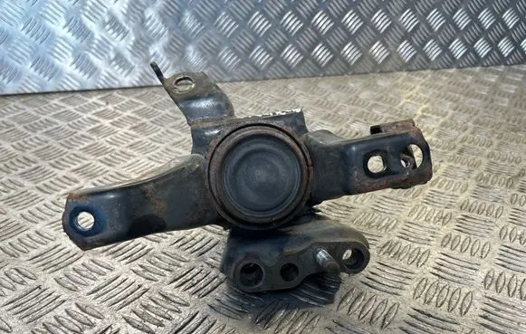Toyota Yaris Engine mount bracket