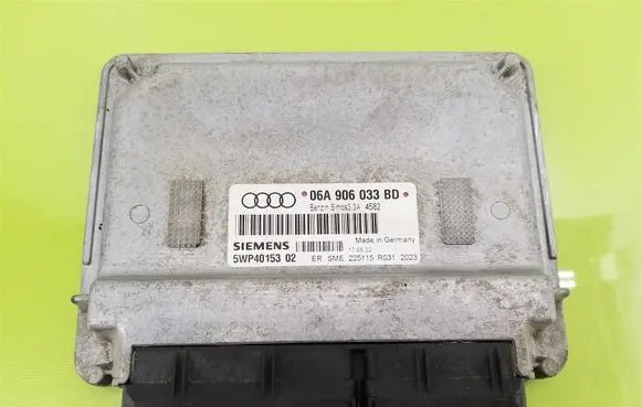 Audi A3 S3 8L Engine control unit/module 06A906033BD