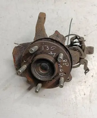 Hyundai i30 Front wheel hub spindle knuckle 6525844