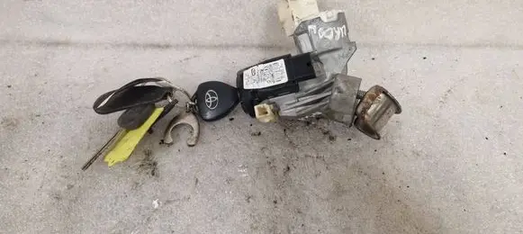Toyota Urban Cruiser (XP110) Ignition lock 450202216 B97B1