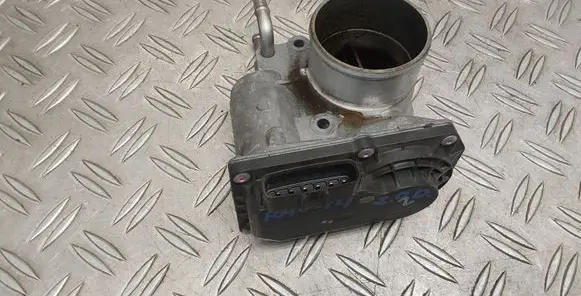 Toyota RAV 4 (XA40) Throttle valve 261000R020