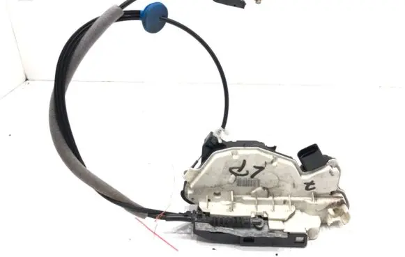Volkswagen Scirocco Front door lock 5N1837015C
