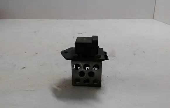 Opel Vectra C Fan control module 8200045082