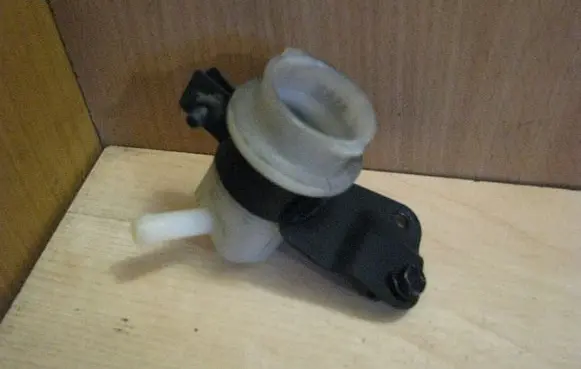 Hyundai i30 Power steering fluid tank/reservoir 571504D100