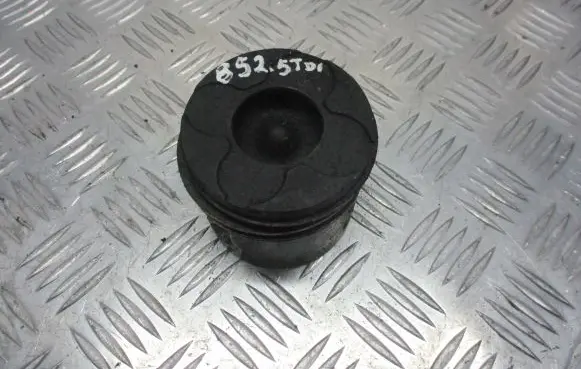 Volkswagen PASSAT B5.5 Piston 