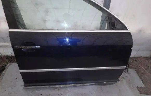 Volkswagen Phaeton Front door