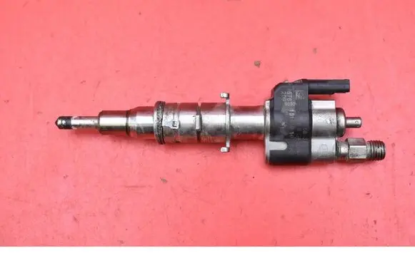 BMW 7 F01 F02 F03 F04 Fuel injector 7585261