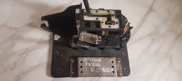 Mitsubishi Pajero Gear shifter/selector MR410817 MR41081701