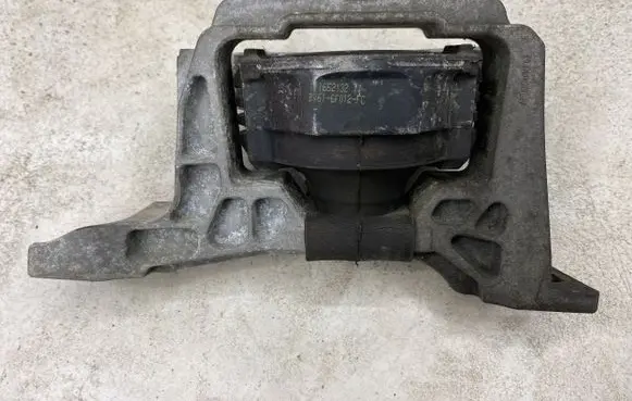 Ford C-MAX II Engine mount bracket BV616F012FC