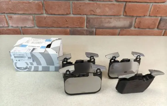 BMW 4 F32 F33 Brake pads (front) 6878876 6859066 6850850