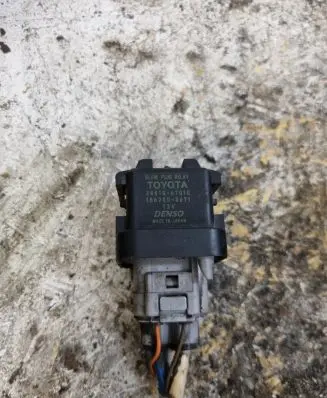 Toyota Avensis T250 Glow plug pre-heat relay 2861067010