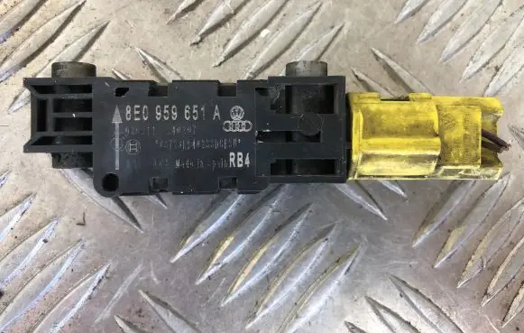 Audi A4 S4 B7 8E 8H Airbag deployment crash/impact sensor 8E0959651A