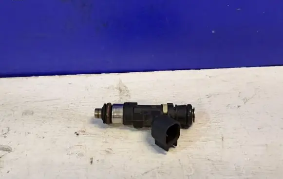 Volvo V50 Fuel injector 30757534 6M5G9F593AB