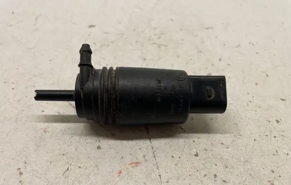 BMW 3 E90 E91 Windscreen/windshield washer pump 8377612