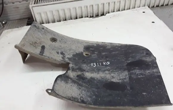 Rear arch fender liner splash guards