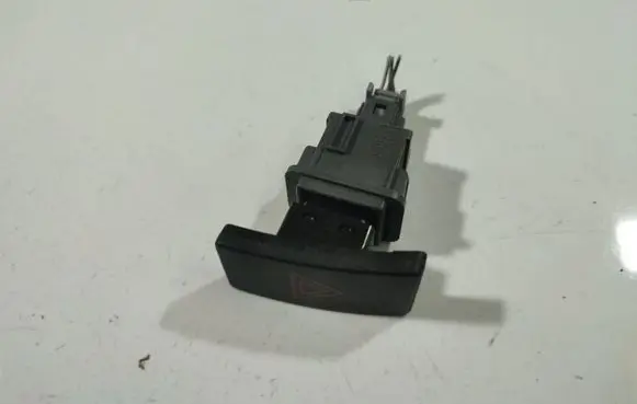 Toyota Avensis T270 Hazard light switch 