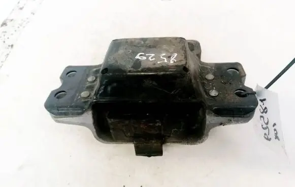 Volkswagen PASSAT B6 Engine mount bracket 3C0199559