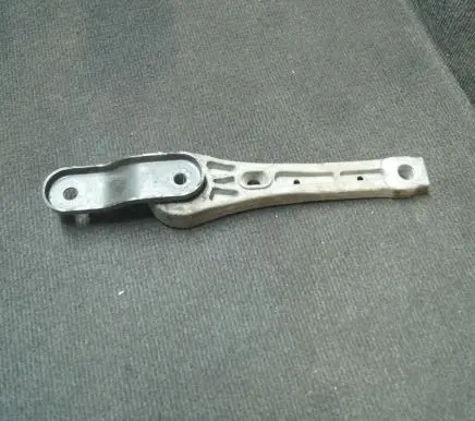 Volkswagen PASSAT B6 Engine mount bracket 3C0199855J