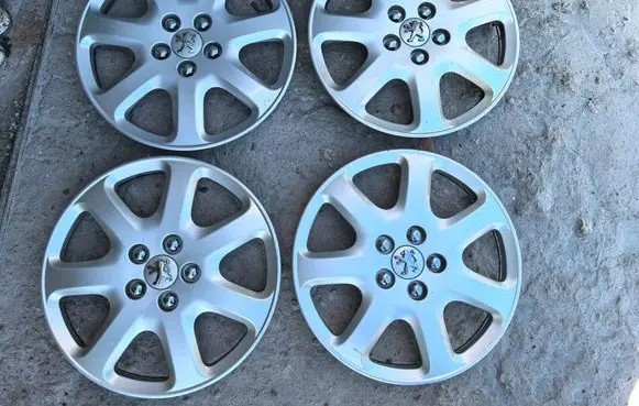 Peugeot 407 R16 wheel hub/cap/trim 9661687480