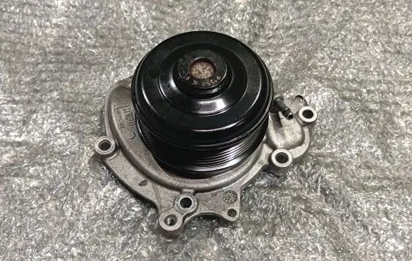 Mercedes-Benz S W222 Water pump A6422002101