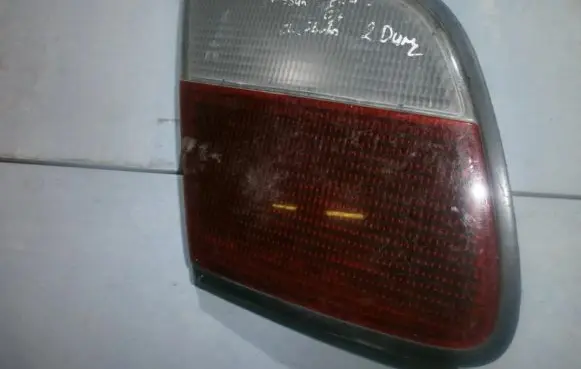 Nissan Almera Tailgate rear/tail lights A06HB