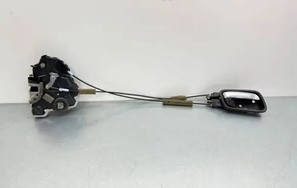 Honda CR-V Front door lock 72111T1G
