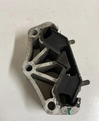 Ford Mustang VI Gearbox mount