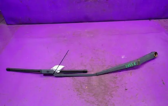 Hyundai i30 Front wiper blade arm