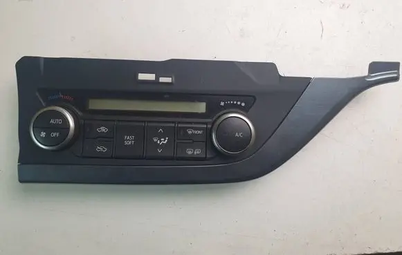 Toyota Auris E180 Climate control unit 5590002460 7004X37B