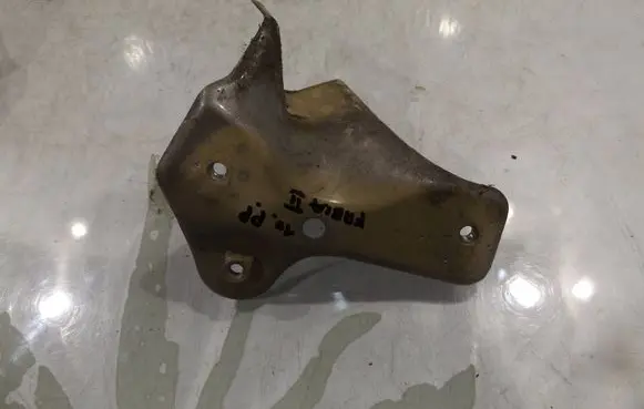 Skoda Fabia Mk2 (5J) Fender mounting bracket 5J0821142AA