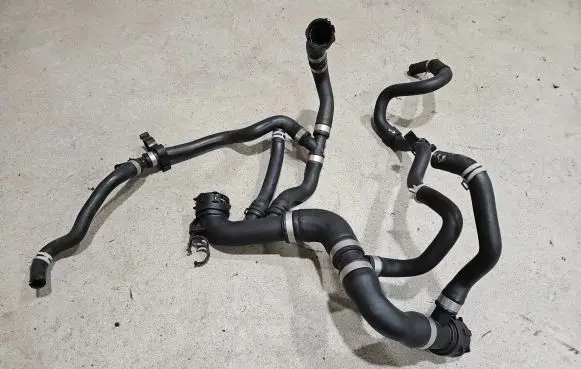Volvo XC90 Engine coolant pipe/hose 32249657