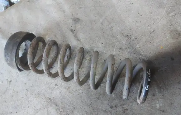 Ford Kuga I Rear coil spring 920000