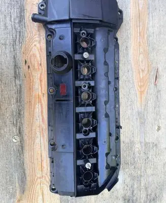 BMW 5 E39 Rocker cam cover 7512840