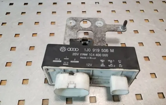Seat Cordoba (6L) Coolant fan relay 1J0919506M 104400000