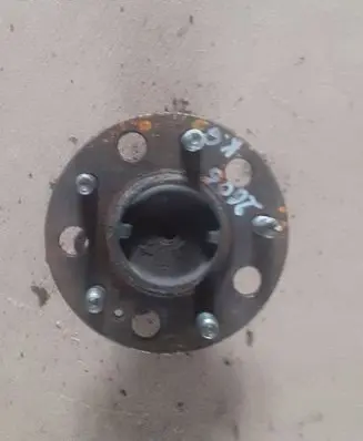 KIA Carens III Rear wheel hub 527301D000