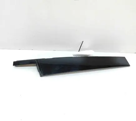 Volkswagen Touareg III Front door glass trim molding 760837901