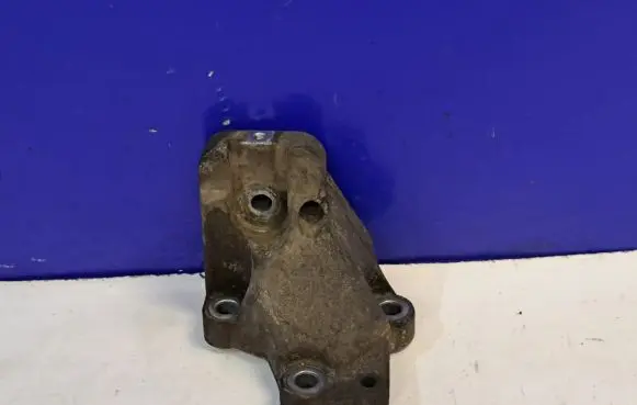Volvo XC90 Engine mounting bracket 30741567