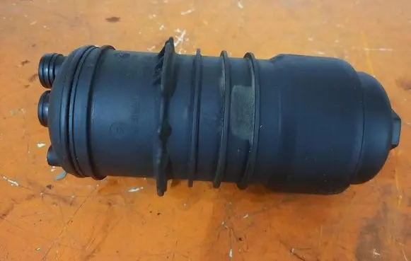 Audi Q7 4L Oil filter cover 8558686